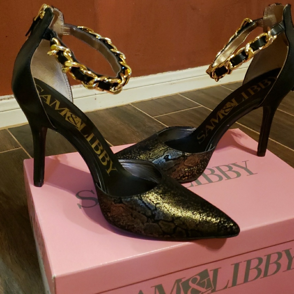 Heels closed toed